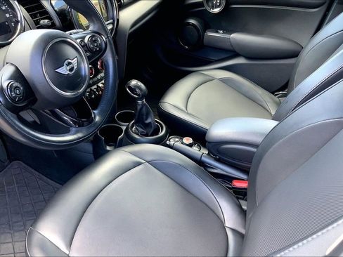 Used 2018 MINI Cooper 4-Door Hardtop image 16