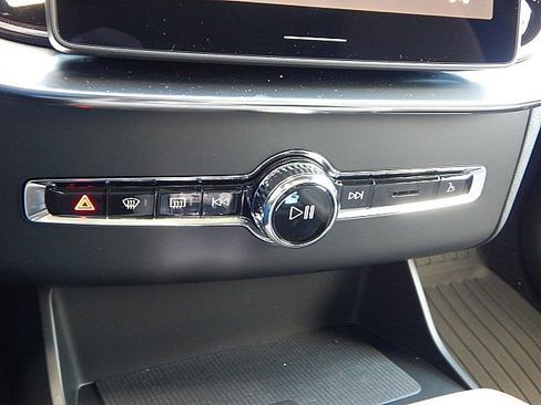 New 2026 Volvo XC90 B5 Plus image 19