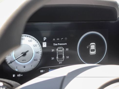 Used 2024 Hyundai Elantra SEL FWD image 28