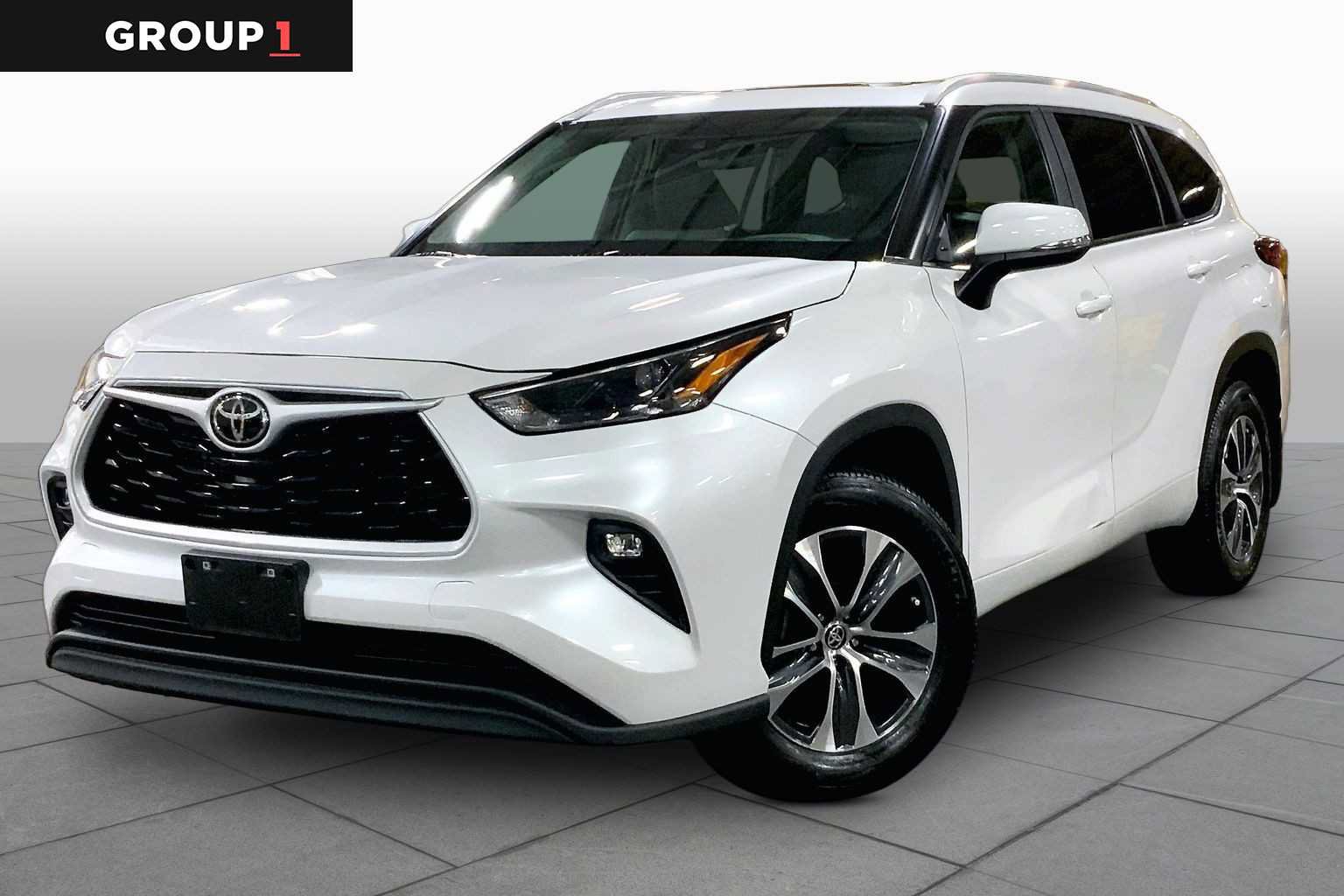 Used 2023 Toyota Highlander XLE AWD/4WD image 1