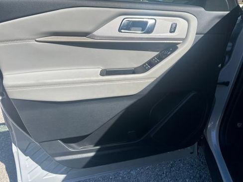 New 2026 Ford Explorer Active w/ Active Comfort Package RWD image 10