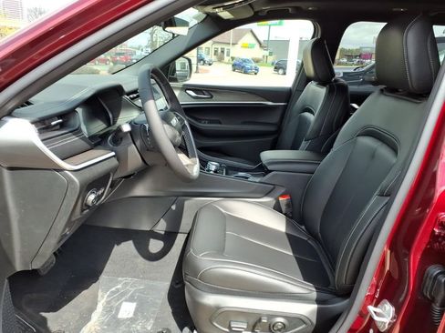 New 2026 Jeep Grand Cherokee L Limited w/ Limited Altitude Package image 4