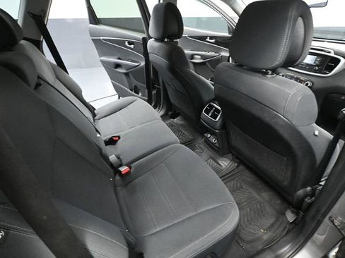 Used 2016 Kia Sorento LX image 37