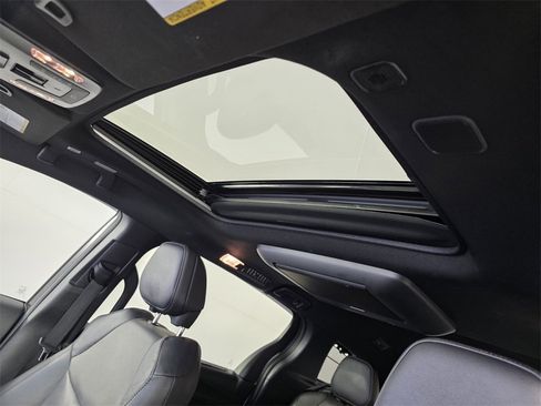 Used 2025 Toyota Sienna Platinum image 12