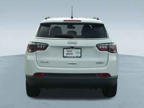 Used 2025 Jeep Compass Latitude AWD/4WD image 8