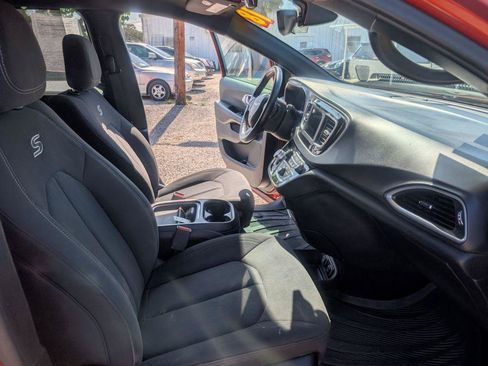 Used 2018 Chrysler Pacifica Touring Plus w/ S Appearance Package FWD image 15