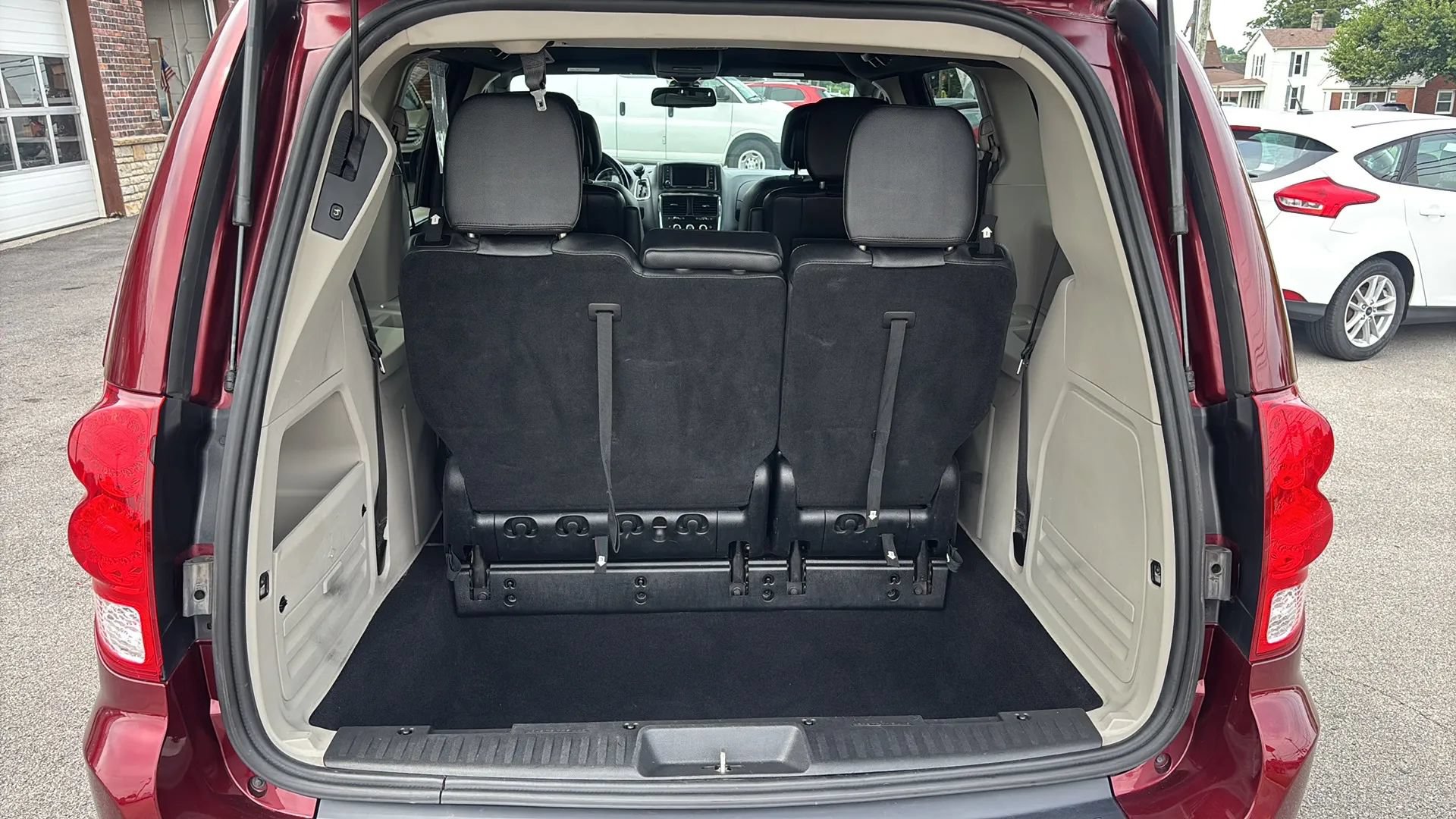 Used 2020 Dodge Grand Caravan SXT FWD image 32