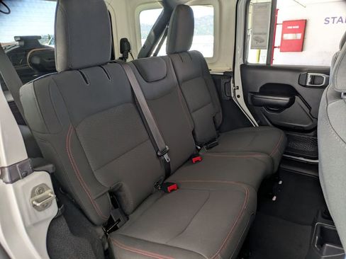 Used 2023 Jeep Wrangler Unlimited Rubicon AWD/4WD image 27