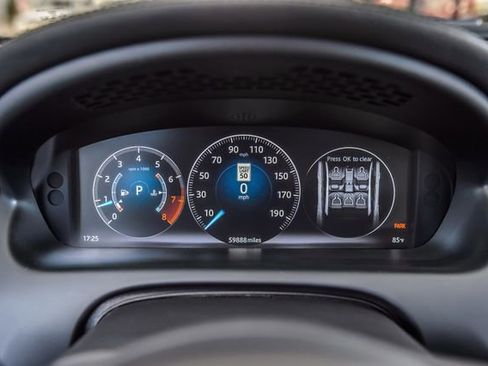 Used 2018 Jaguar XJ R-Sport image 18