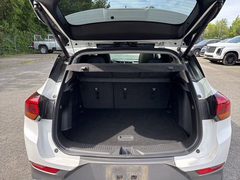 Used 2023 Buick Encore GX Essence w/ Experience Buick Package image 9