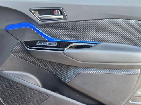 Used 2021 Toyota C-HR XLE image 27