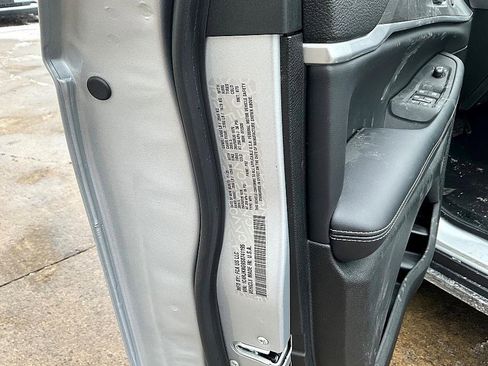 New 2025 Jeep Grand Cherokee L Limited w/ Luxury Tech Group II image 36