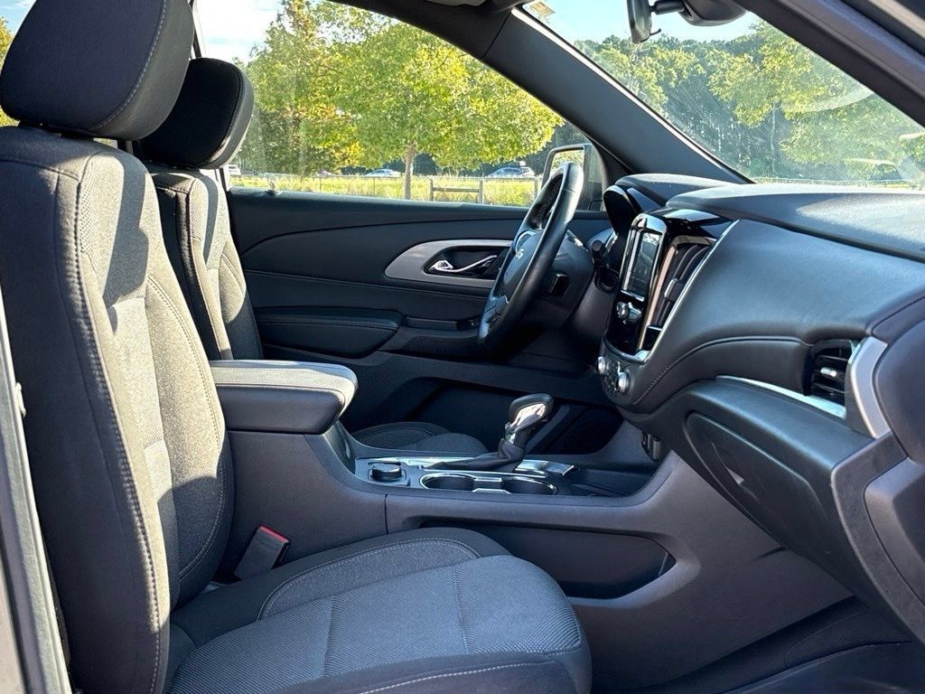 Used 2023 Chevrolet Traverse LT FWD image 27