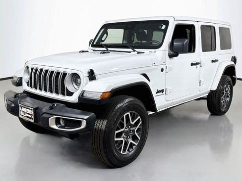 Used 2025 Jeep Wrangler Unlimited Sahara AWD/4WD image 1