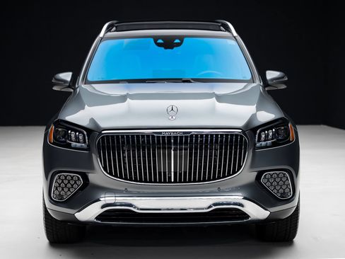 Used 2024 Mercedes-Benz Maybach GLS 600 4MATIC image 7