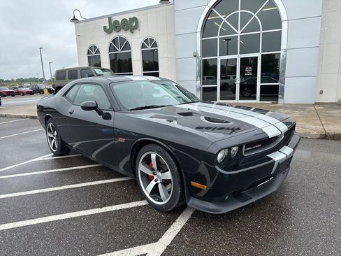 Used 2014 Dodge Challenger SRT8 w/ Harman/Kardon Audio Group RWD image 2