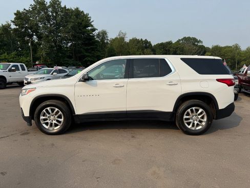 Used 2018 Chevrolet Traverse LS FWD image 2