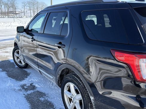 Used 2016 Ford Explorer XLT w/ Equipment Group 202A image 13