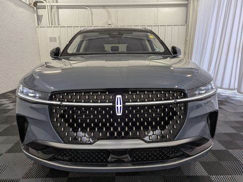 Used 2025 Lincoln Nautilus Reserve AWD/4WD image 4
