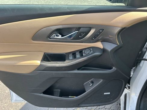 Used 2023 Chevrolet Traverse Premier image 13