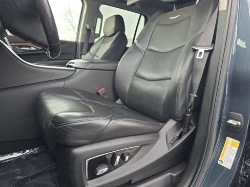 Used 2019 Cadillac Escalade Premium Luxury image 27