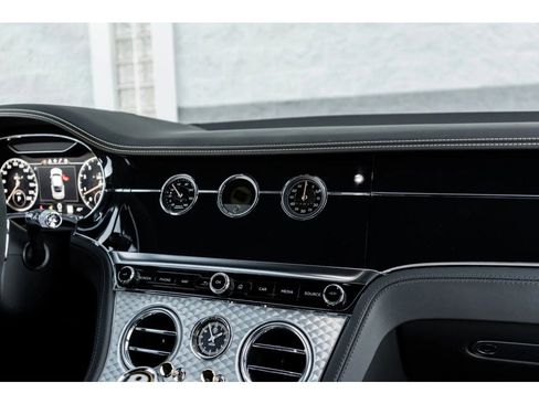 Used 2020 Bentley Continental GT image 40