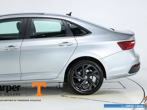 Used 2025 Volkswagen Jetta SE w/ Sunroof Package FWD image 41