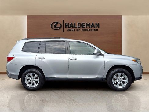 Used 2011 Toyota Highlander 4WD image 7