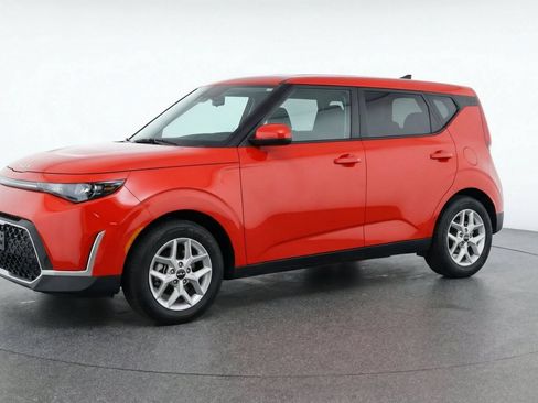 Used 2025 Kia Soul LX w/ LX Technology Package FWD image 3