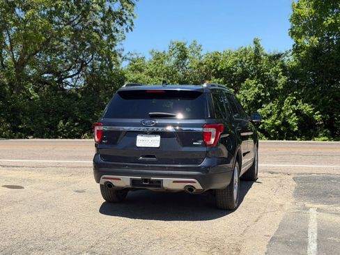 Used 2017 Ford Explorer XLT w/ Equipment Group 202A AWD/4WD image 10