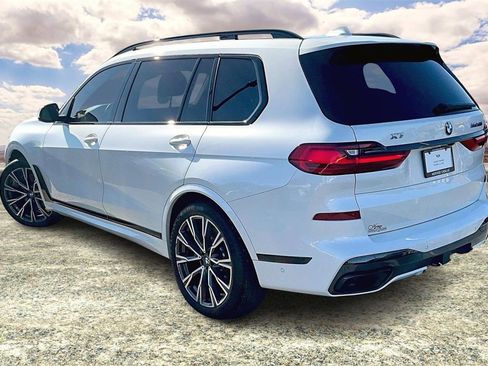 Used 2021 BMW X7 M50i image 4