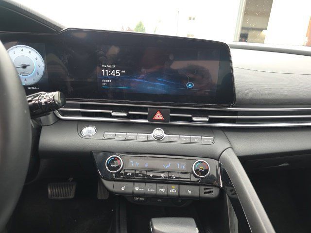 Used 2025 Hyundai Elantra SEL FWD image 17