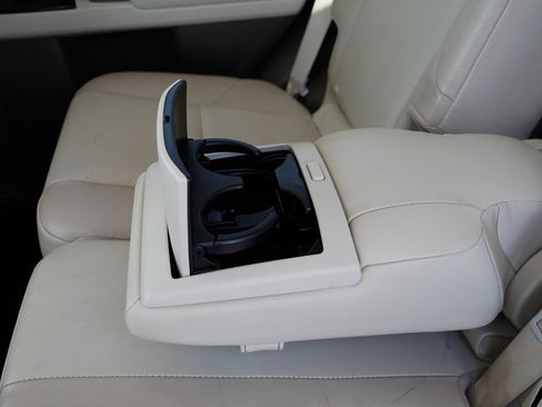 Used 2019 Lexus GX 460 Premium w/ Premium Package image 33