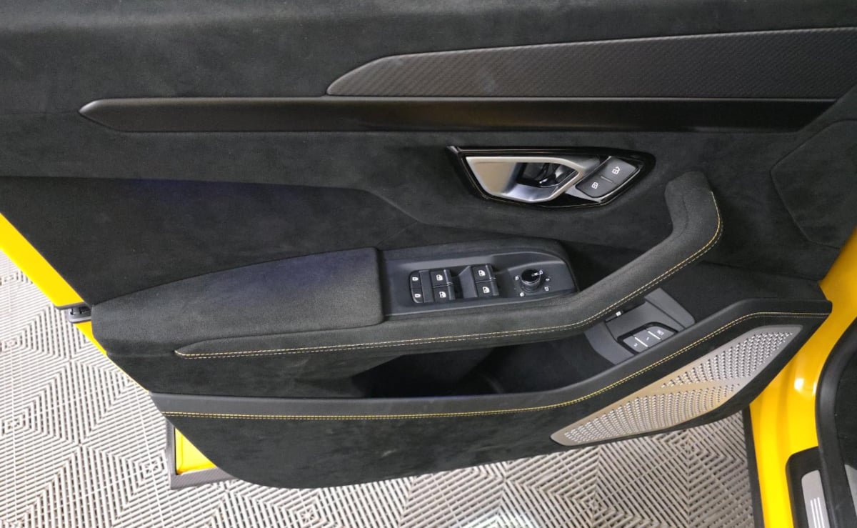 Used 2024 Lamborghini Urus Performante AWD/4WD image 8