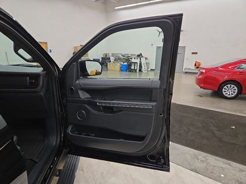 Used 2024 Ford Expedition Limited image 24