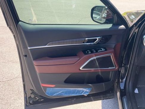 Used 2025 Kia Telluride SX w/ SX Captain's Chair Package AWD/4WD image 19