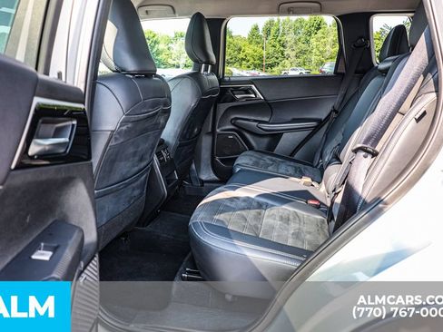 Used 2025 Mitsubishi Outlander SE FWD image 18