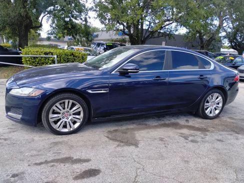 Used 2017 Jaguar XF Premium RWD image 4