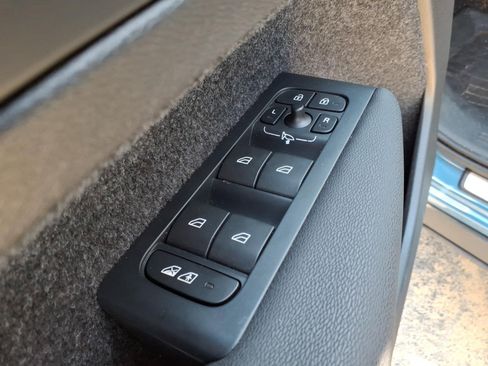 Certified 2023 Volvo C40 P8 Recharge Ultimate AWD/4WD image 9