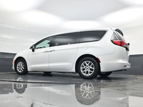 Used 2023 Chrysler Voyager LX image 48