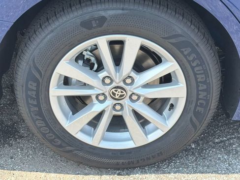 New 2026 Toyota Camry Hybrid FWD image 17