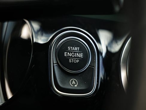 Used 2021 Mercedes-Benz GLA 250 4MATIC image 35