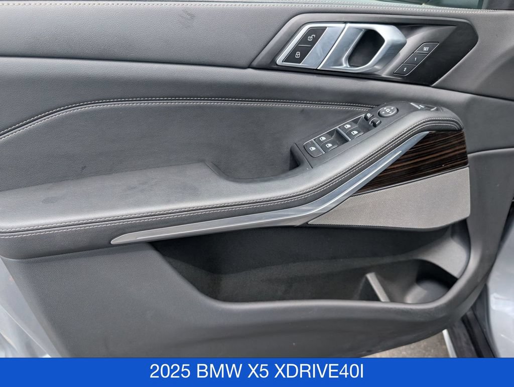 Used 2025 BMW X5 xDrive40i w/ Premium Package AWD/4WD image 11