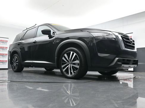 Used 2024 Nissan Pathfinder Platinum w/ Cargo Package image 29