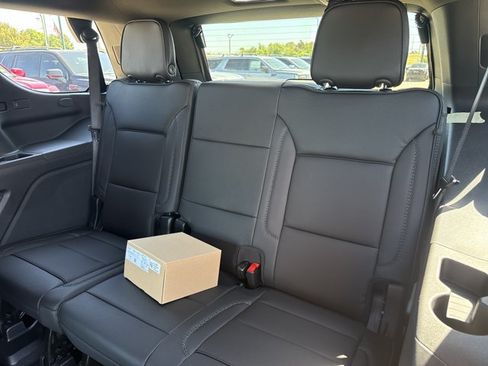 New 2026 GMC Yukon Denali w/ Denali Reserve Package AWD/4WD image 6