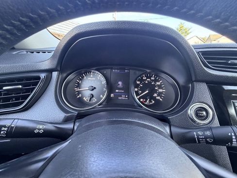 Used 2019 Nissan Rogue SV AWD/4WD image 11