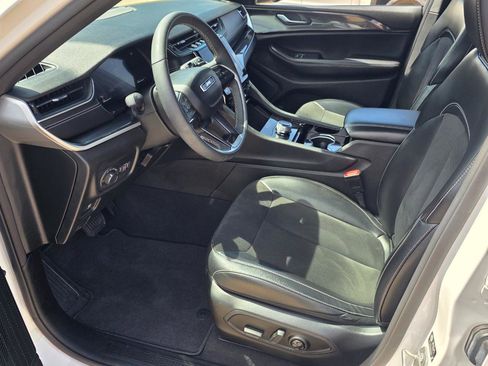 Used 2023 Jeep Grand Cherokee Altitude AWD/4WD image 7
