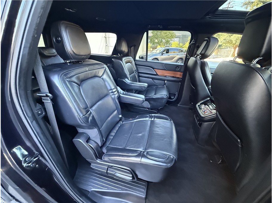 Used 2019 Lincoln Navigator L Select RWD image 23