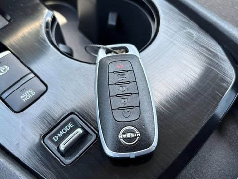 Used 2025 Nissan Rogue SV FWD image 27