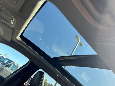 Used 2022 Jeep Cherokee Limited image 23